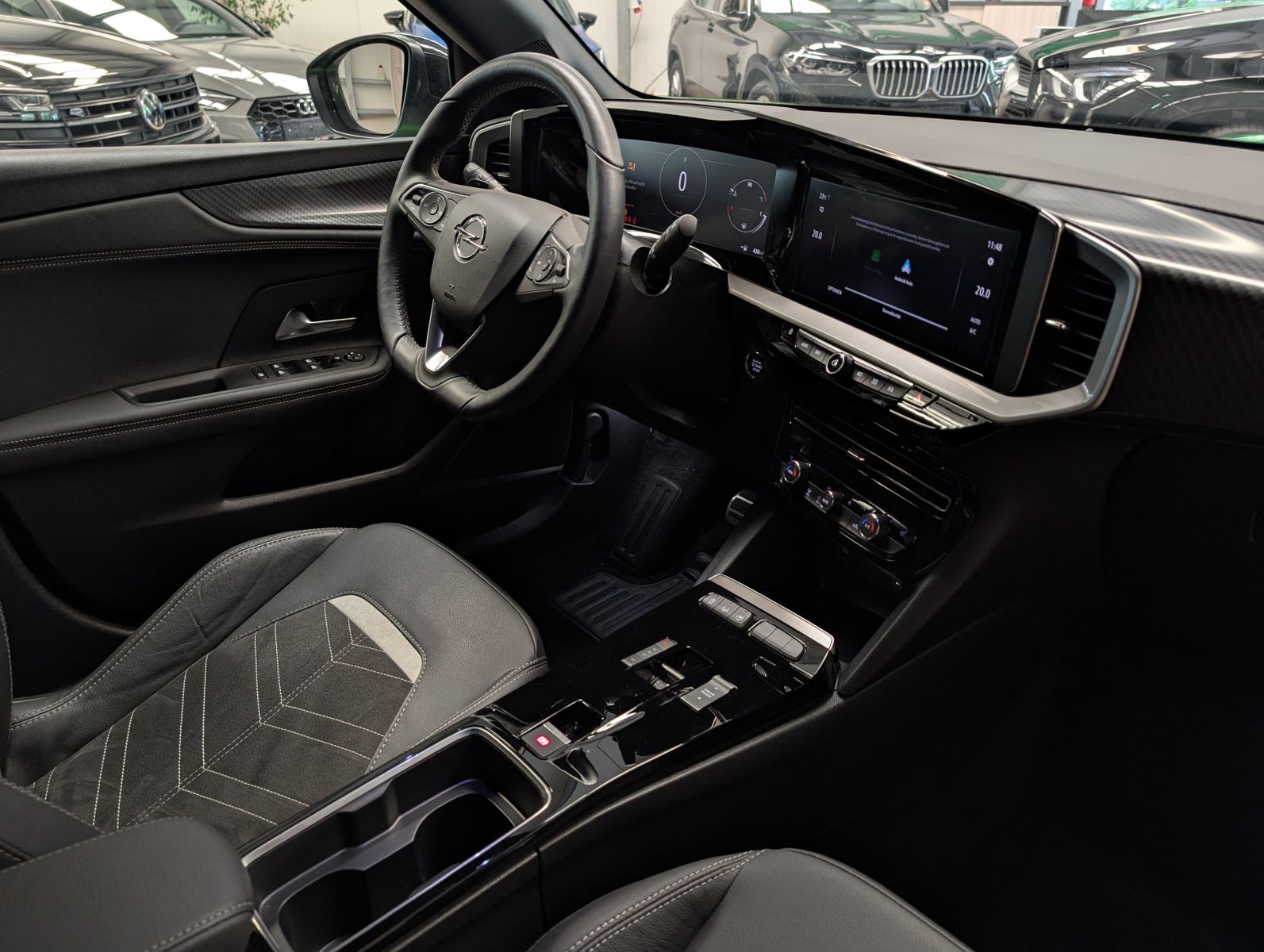 Fahrzeugabbildung Opel Mokka 1.2 Ultimate Aut. Winter-Paket Kamera ACC