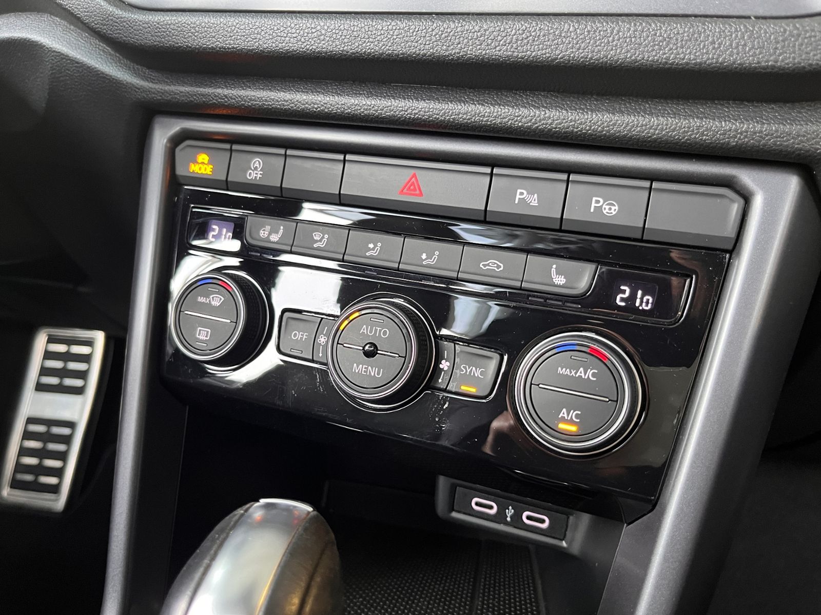 Fahrzeugabbildung Volkswagen T-Roc Cabriolet R-Line AHK LED NAV ACC RFK 19"