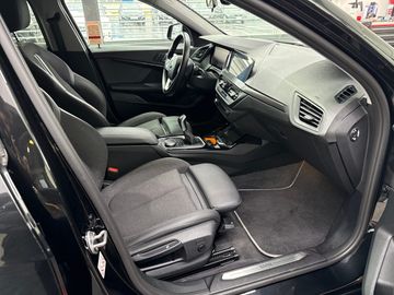 BMW 116i Sport Line DAB LED WLAN Tempomat Shz PDC