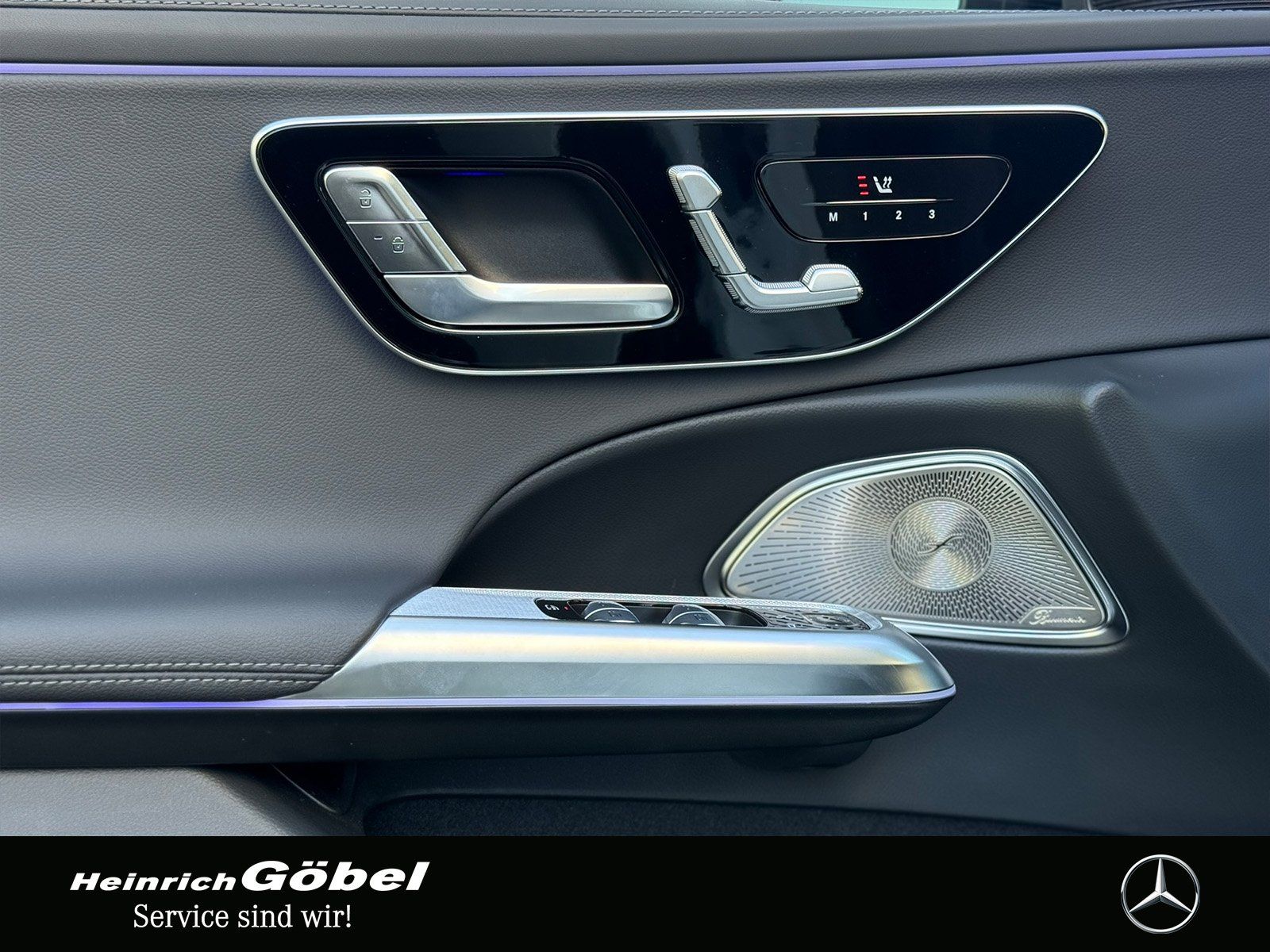 Fahrzeugabbildung Mercedes-Benz E 220 d T AMG*AHK*PANO*BURMESTER*DISTRONIC*TOTWI
