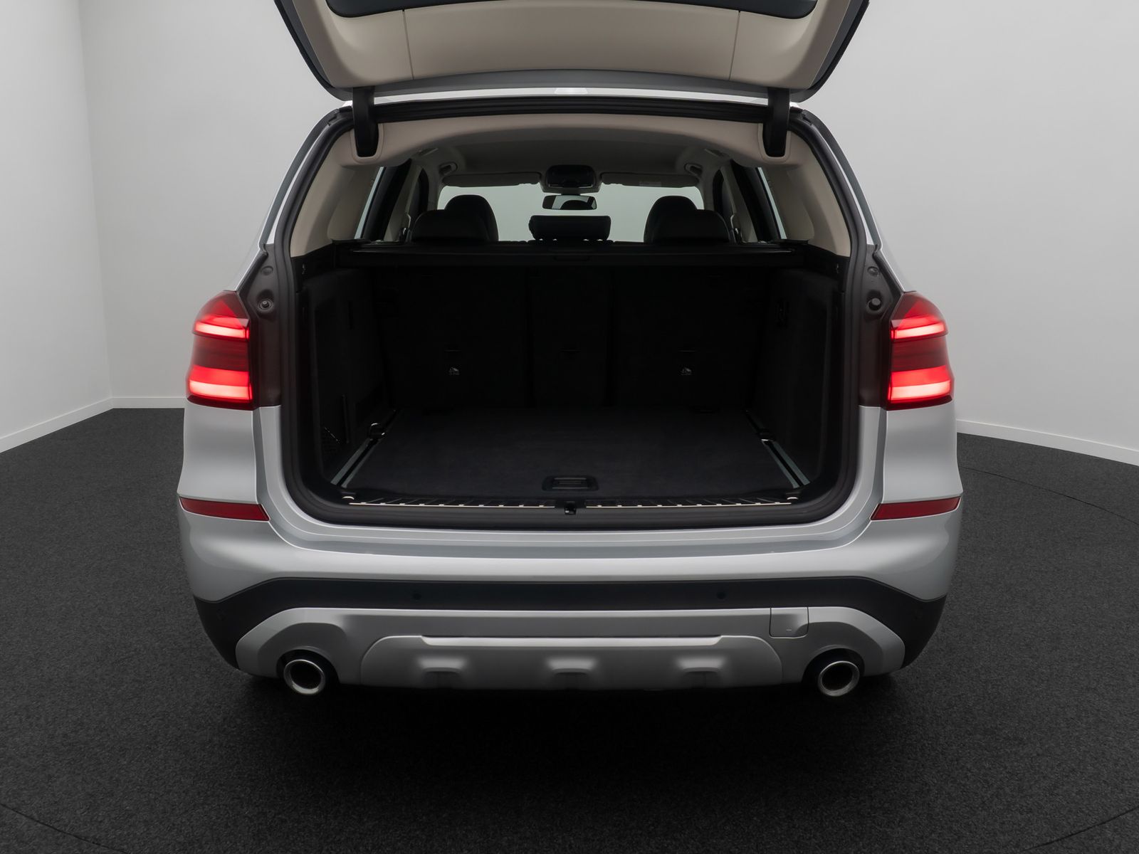 Fahrzeugabbildung BMW X3 xD20d  xLine Kamera DAB CockPit+AHK Sport 20"