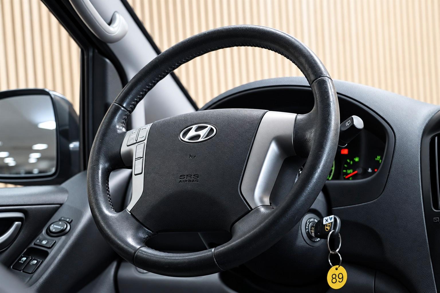 Hyundai H-1 2.5 CRDi Travel Premium +8-SITZER+LEDER+SHZ+