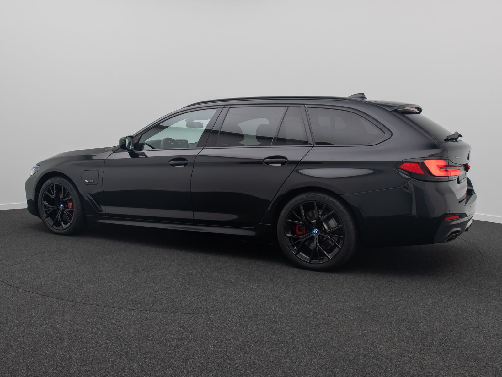 Fahrzeugabbildung BMW 530e xD M Sport HUD DAB Laser Kamera 4xKlima 19"