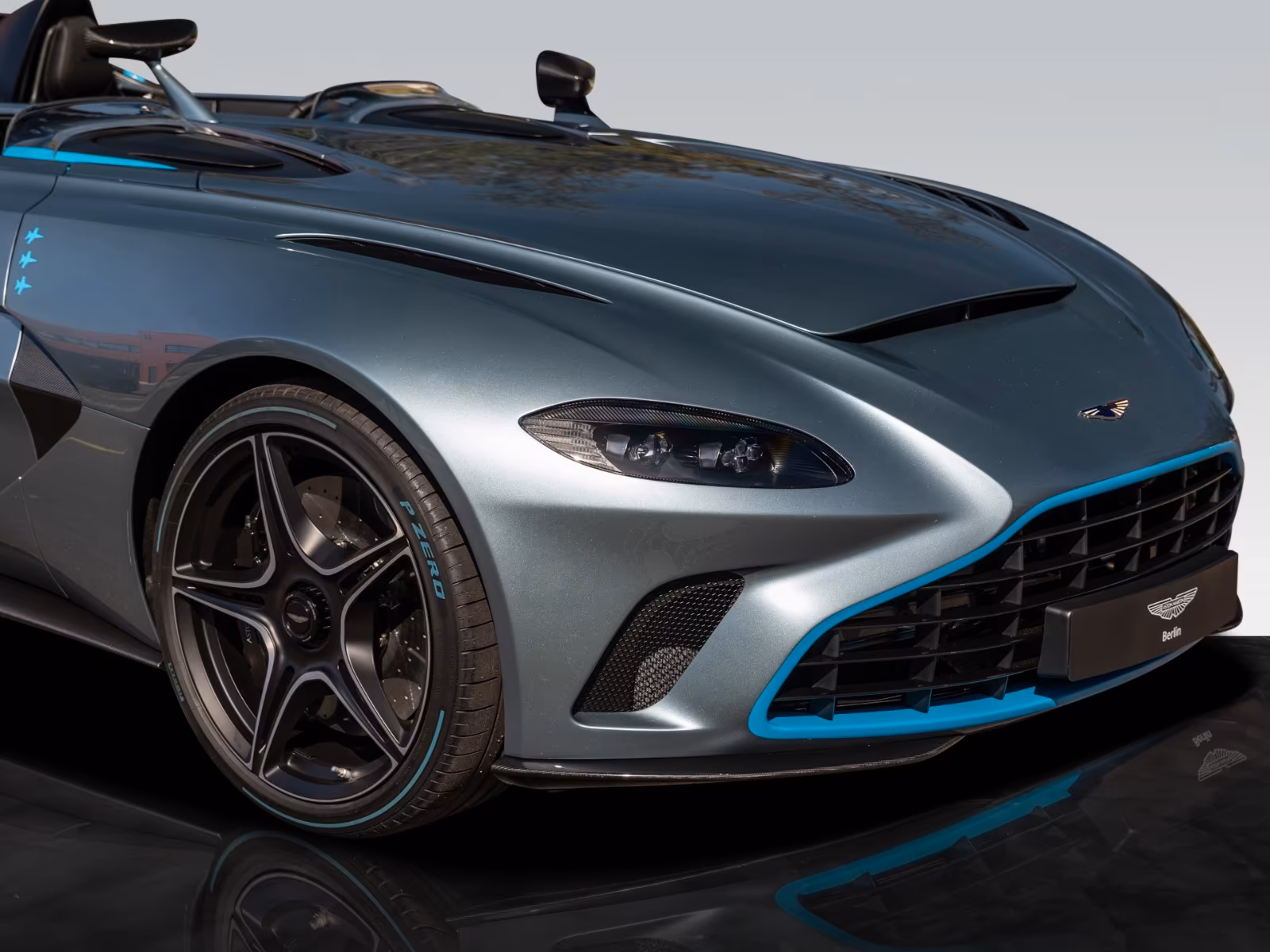 Aston Martin V12 SPEEDSTER "MAVERICK EDITION"