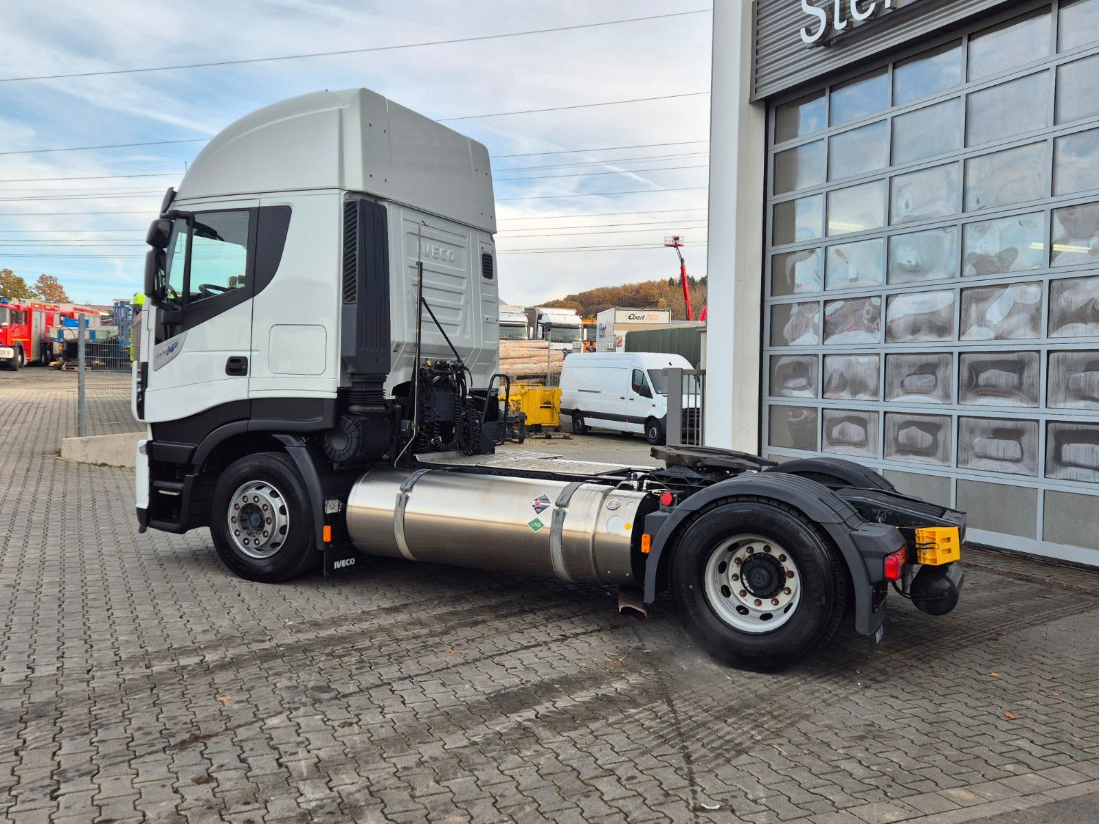 Fahrzeugabbildung Iveco Stralis 460NP LNG 4x2 3 Stück