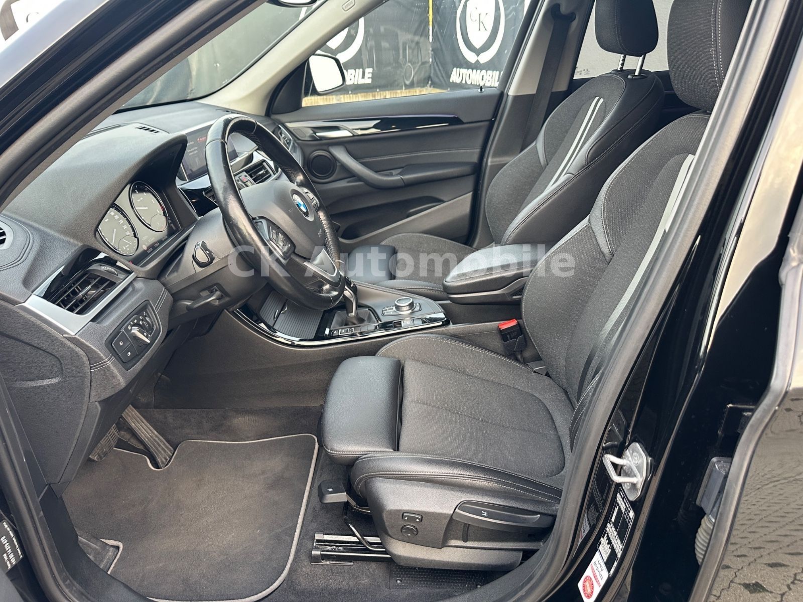 Fahrzeugabbildung BMW X1 sDrive 20d Sport-Line/Navi/LED/Tempomat/AHK
