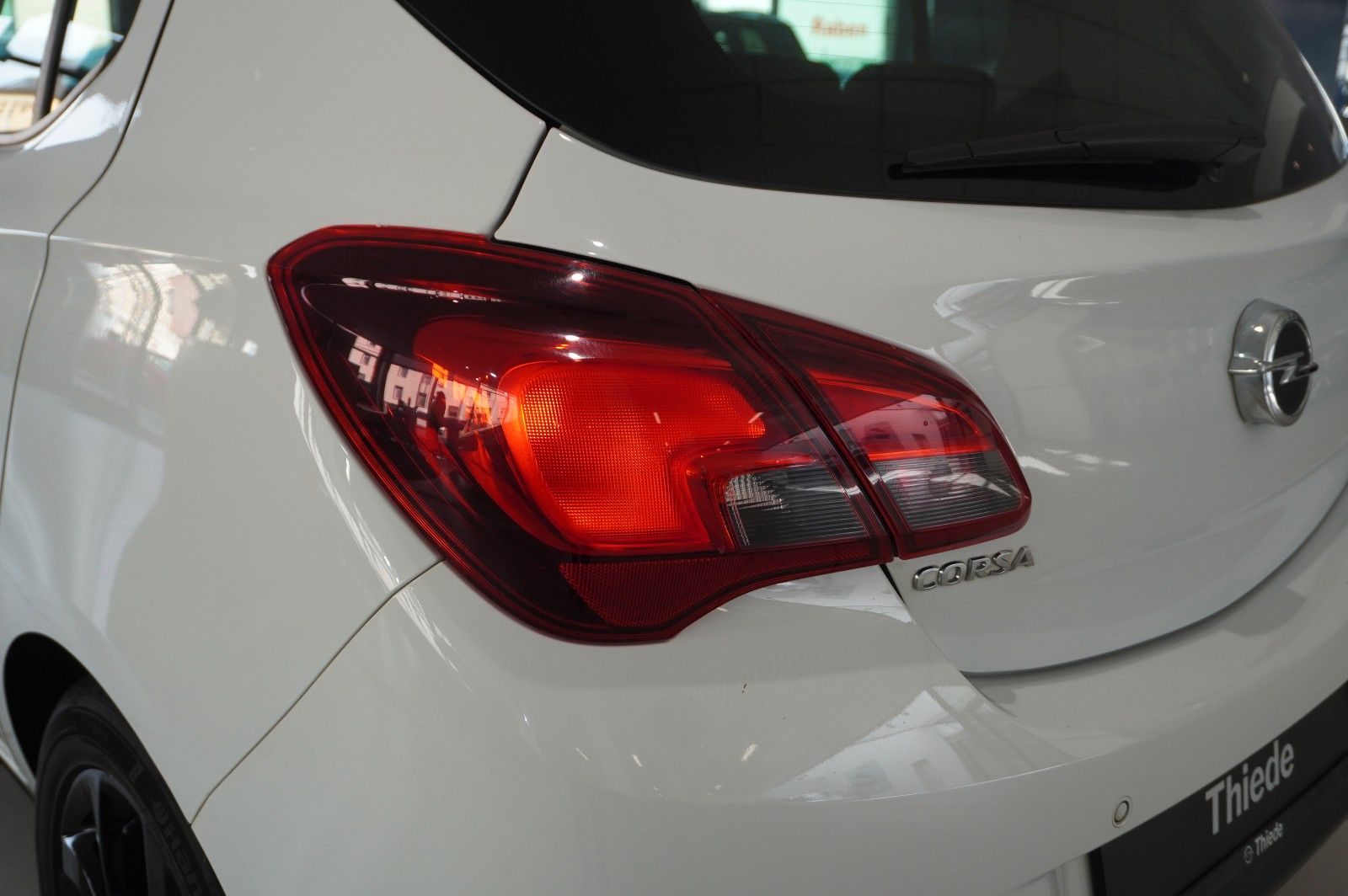 Fahrzeugabbildung Opel Corsa E 1.2 COLOR EDIT. AUTOM. LED/SHZ/SPORT/USB