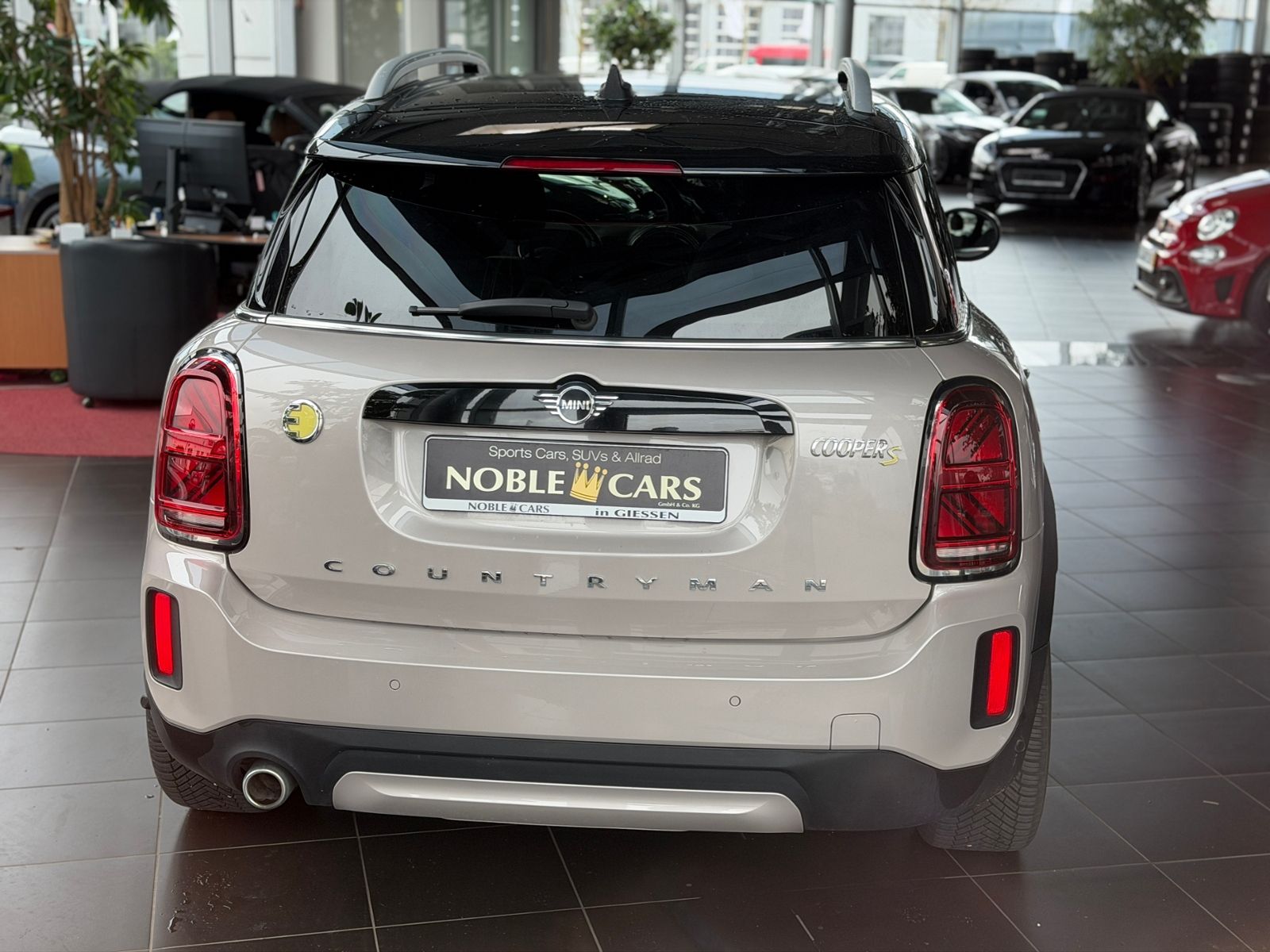 Fahrzeugabbildung MINI Countryman Cooper SE PHEV Classic Trim All4 PANO