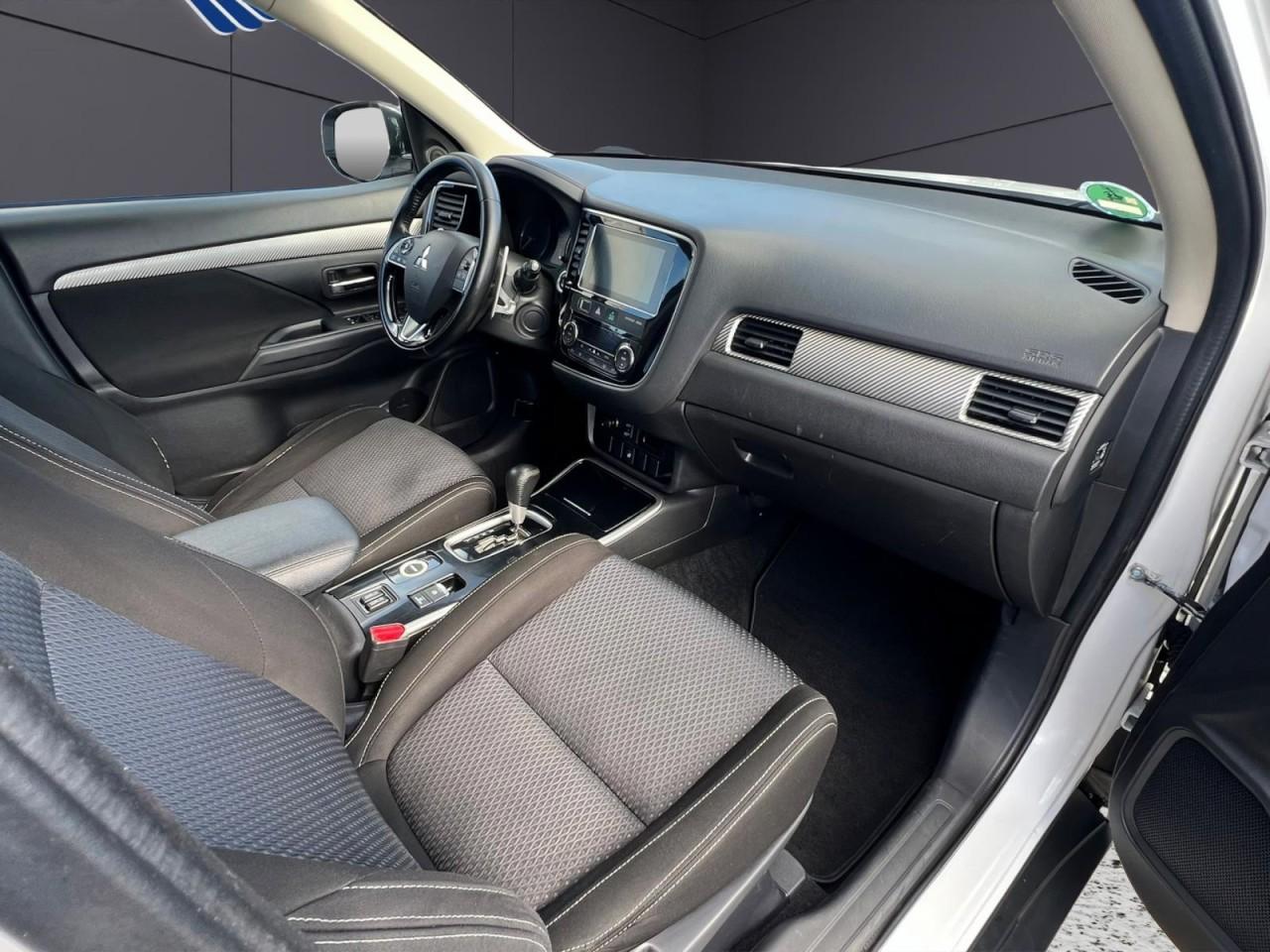 Mitsubishi Outlander 4x4 KLIMA,NAVI,PDC,360CAM,SHZ,XENON,BT