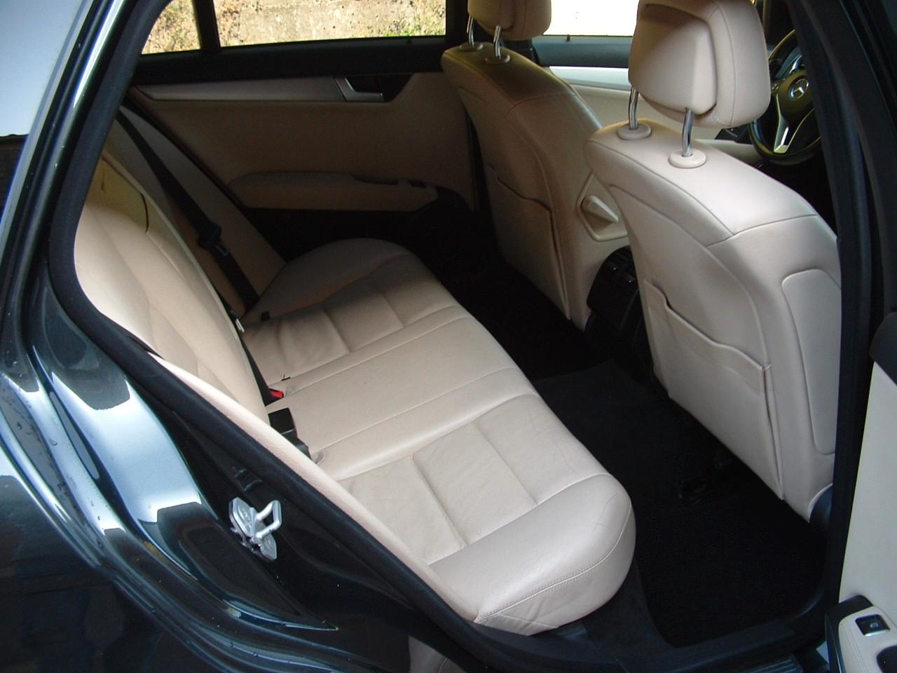 Mercedes-Benz C200 2012 — photo 14