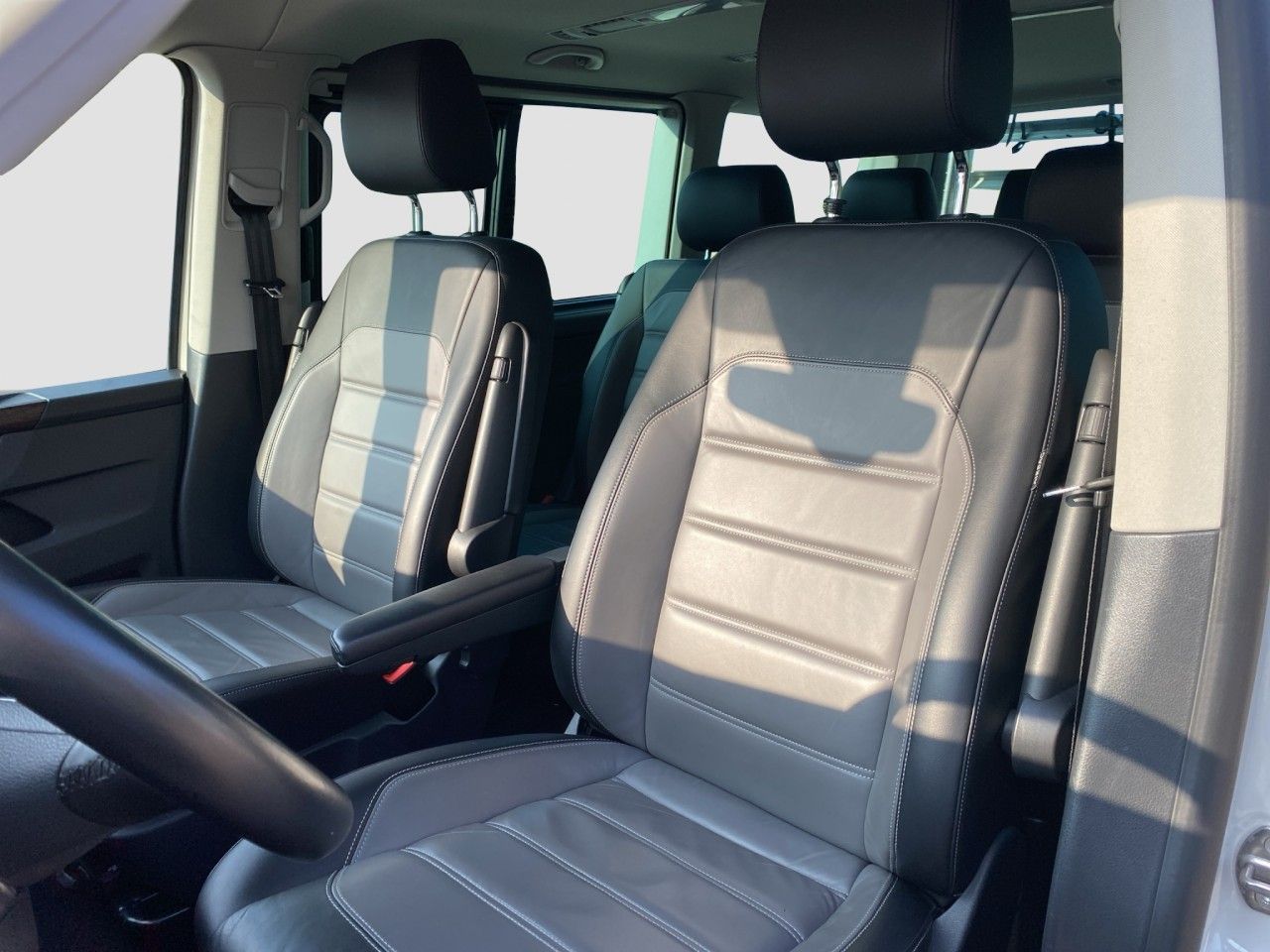 Volkswagen T6.1 Multivan Highline 4Motion DCC NAVI PDC AHK foto 9
