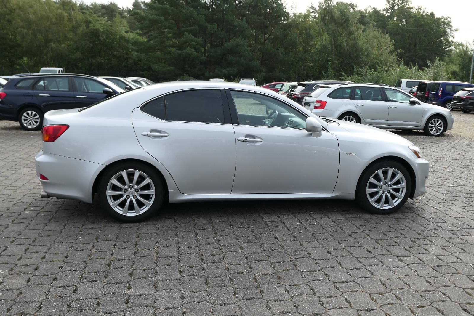 Lexus IS 250 V6 208ch - Attelage - Navi - Sièges ventilés - Xénon - Pneus toutes saisons