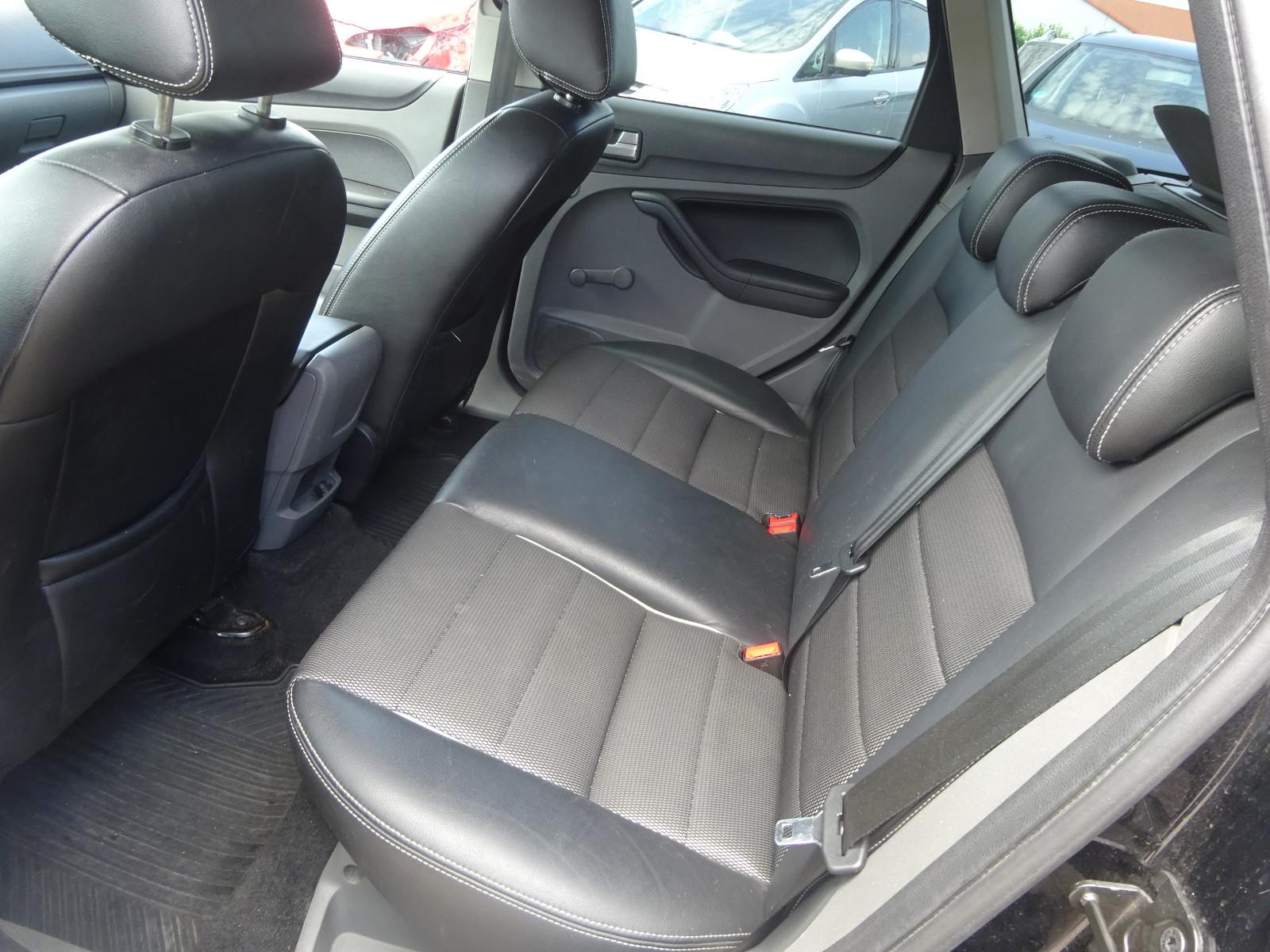 Ford Focus 2009 — photo 8
