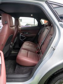 Fahrzeugabbildung Jaguar E-PACE R-DYN. SE AWD BLACK-PACK PANO|HUD|KAMERA