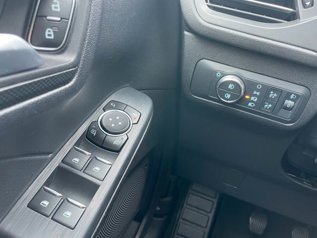 Fahrzeugabbildung Ford Kuga ST-Line Kamera, LED, SHZ vo und hi, Navi