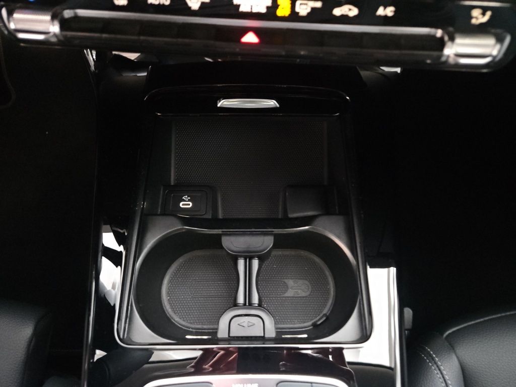 Fahrzeugabbildung Mercedes-Benz A 180 Progressive AHK Navi LED SHZ SpurH KAM DAB