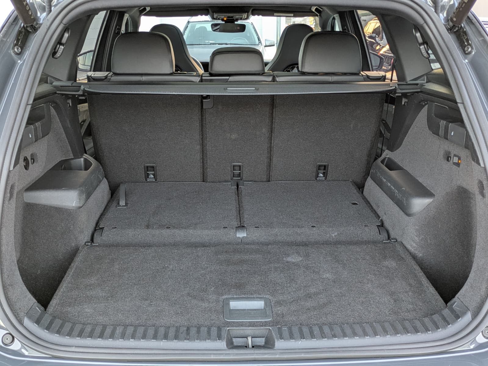 Fahrzeugabbildung Volkswagen Tayron 2.0 TDI 4M R-Line BLACK*7S*IQ-L.*PANO*HUD