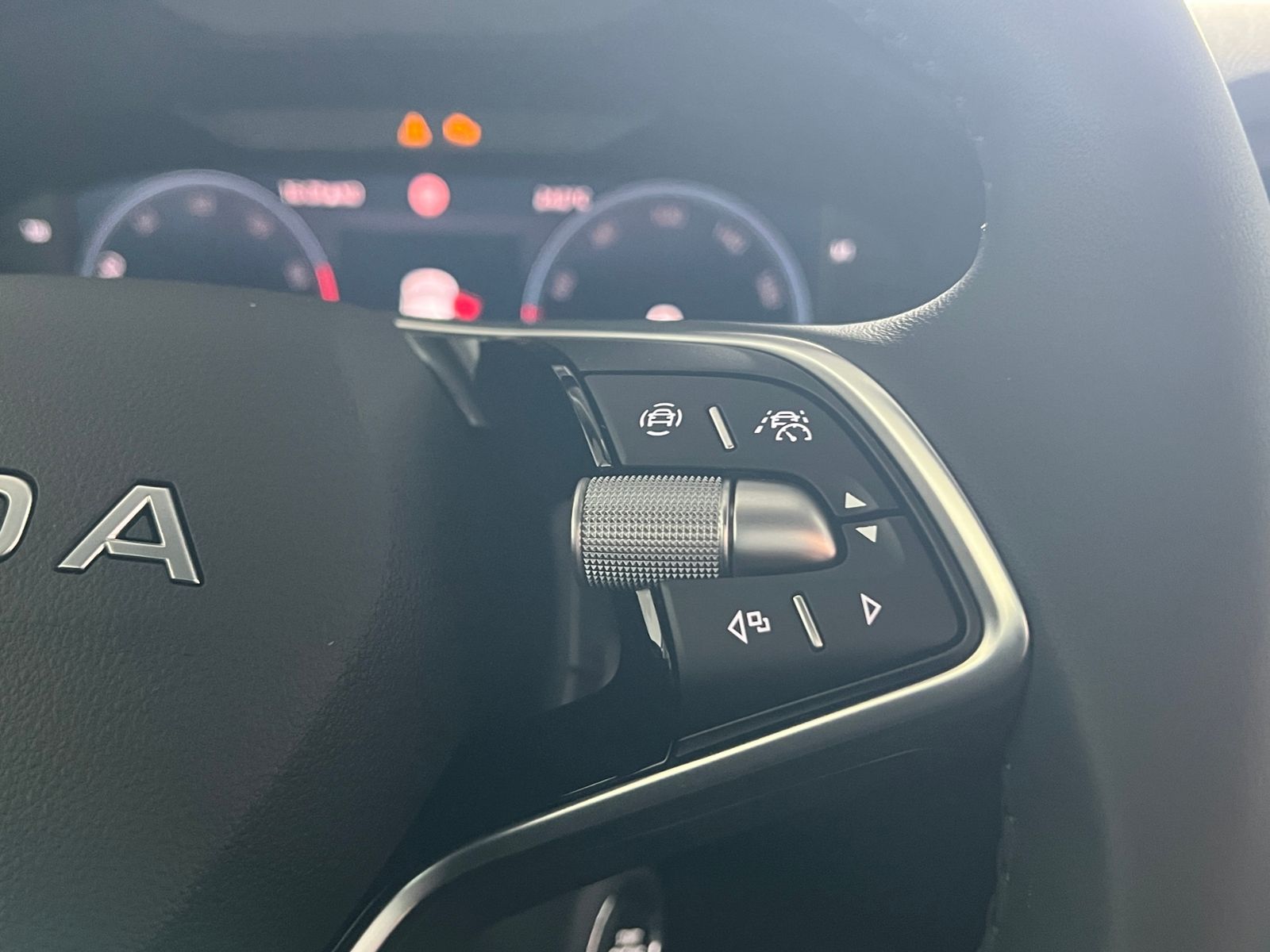 Fahrzeugabbildung SKODA Karoq Tour 1.5 TSI DSG *AHK, Matrix-LED*