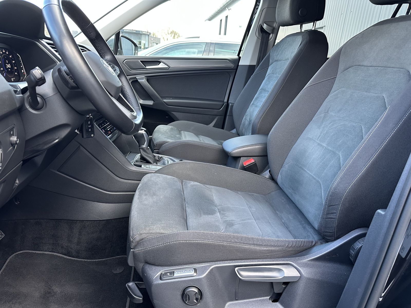 Fahrzeugabbildung Volkswagen Tiguan Allspace 4M Life NAV+LED+AHK+KAM+18ZO+VC