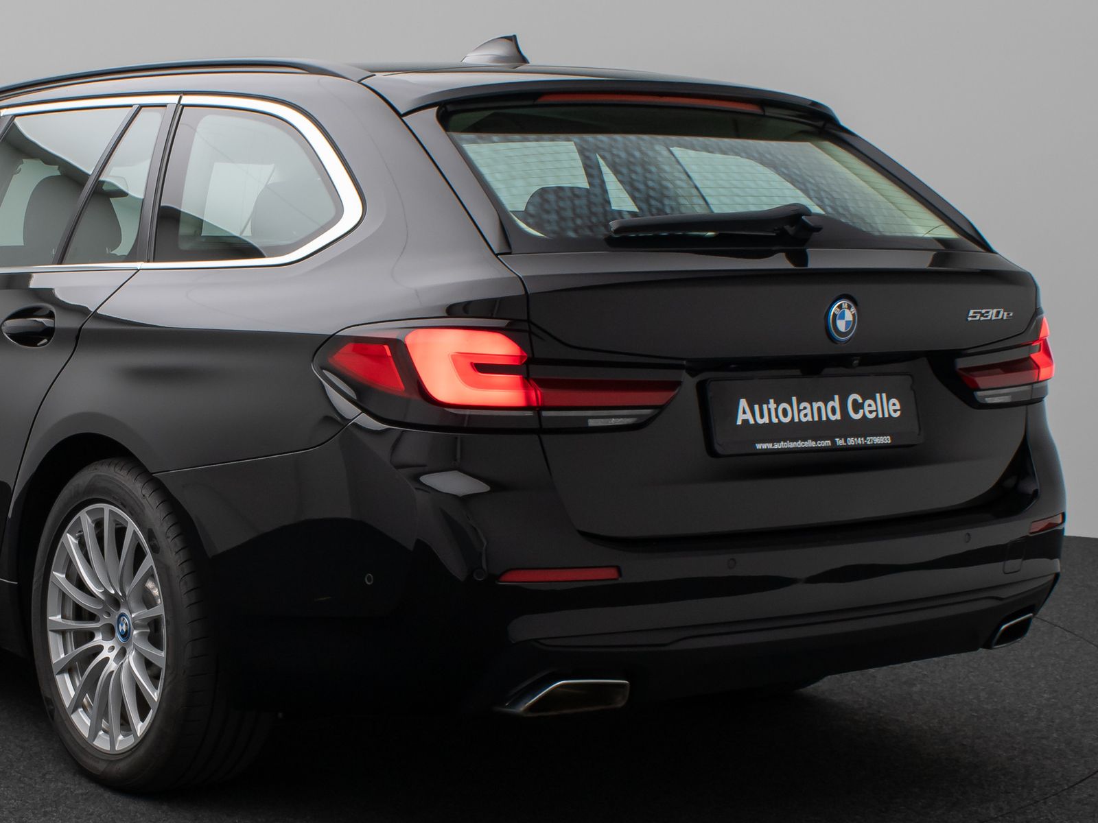 Fahrzeugabbildung BMW 530e Kamera DAB CockPitPro Stop&Go Alarm LED