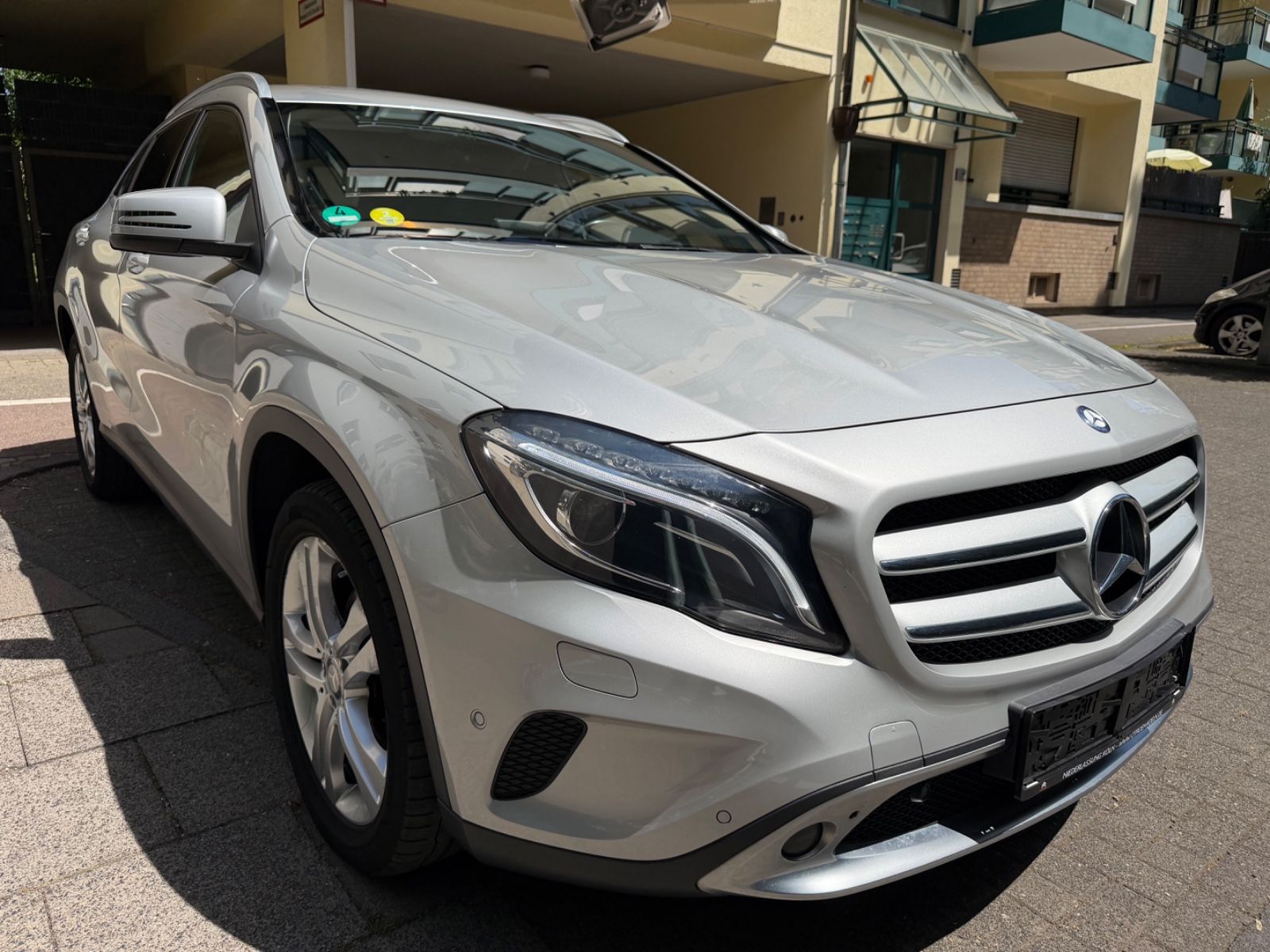 MERCEDES-BENZ GLA 200