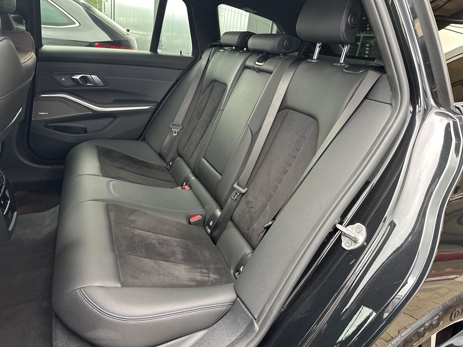 Fahrzeugabbildung BMW 320 d Touring M-Sport NAV+LED+KAMERA+H&K+18ZO+DA