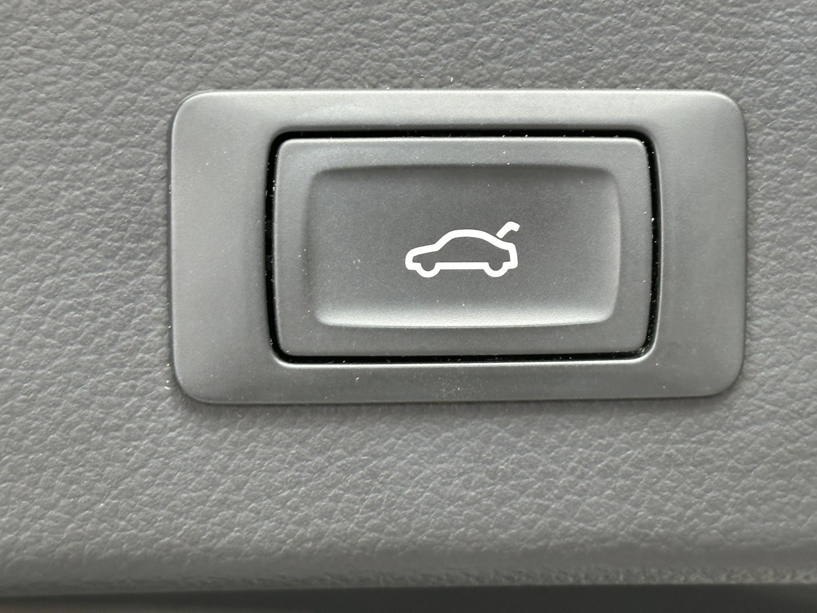 Fahrzeugabbildung Audi A6 Avant 2.0 TDI S-Tronic Ultra NAV+XEN+PANO+KAM