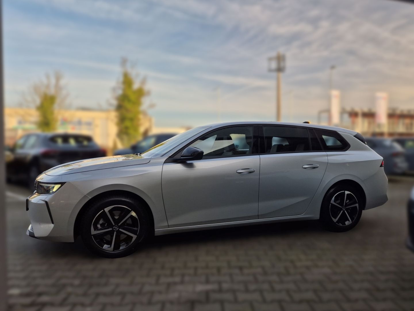 Fahrzeugabbildung Opel Astra 1.5 D EU6e L Sports Tourer Edition LED App