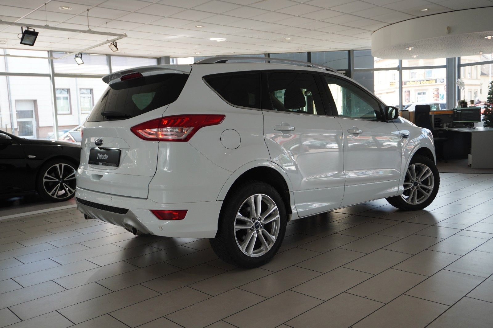 Fahrzeugabbildung Ford Kuga 2.0D INDIVIDUAL 4X4 NAVI/LED/KAMERA/SPORT