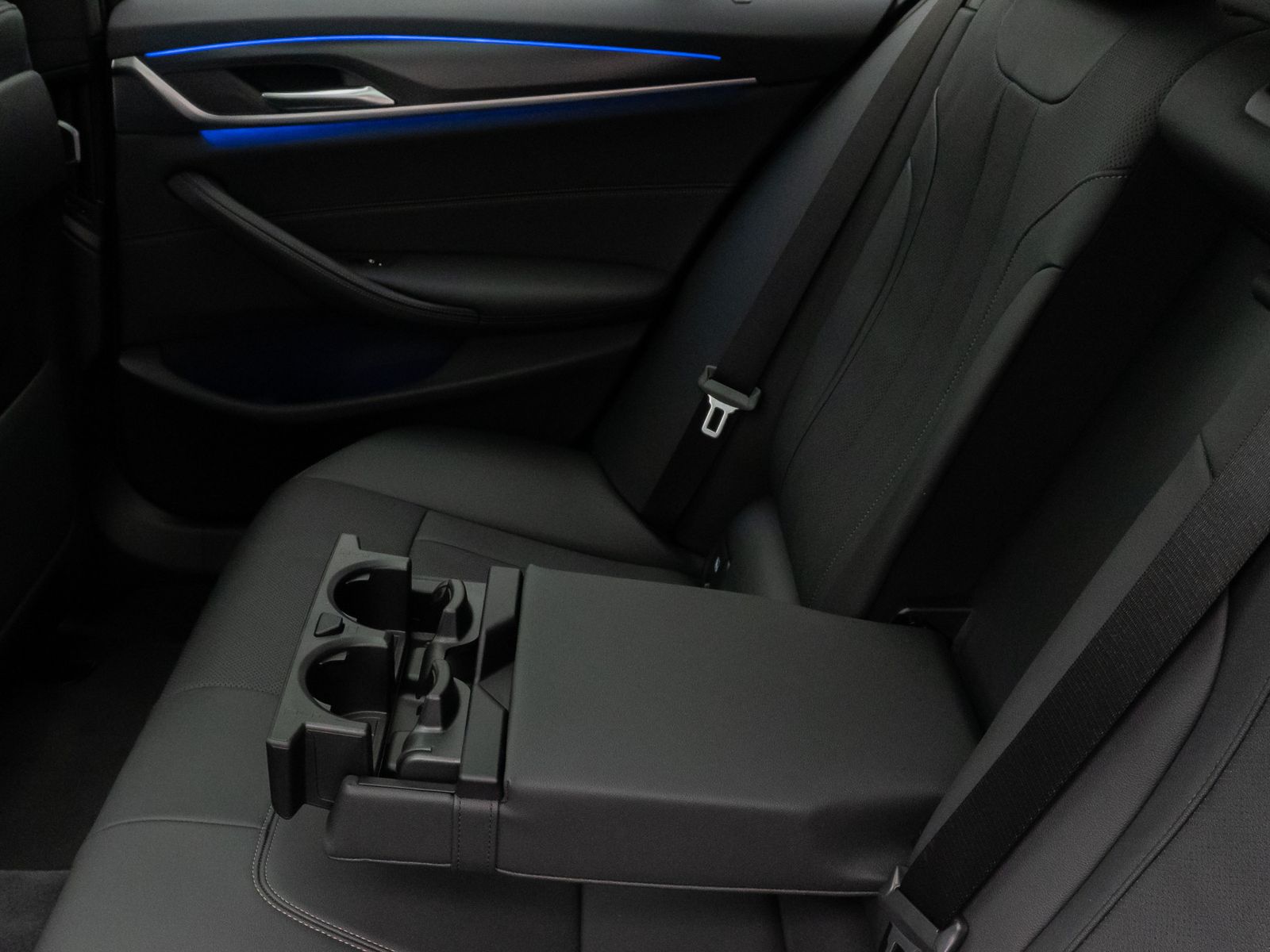 Fahrzeugabbildung BMW 540d xD M Sport DAB HUD HiFi Laser AHK Panorama