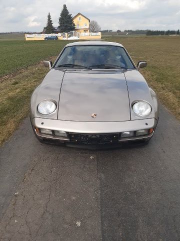 Porsche 928S