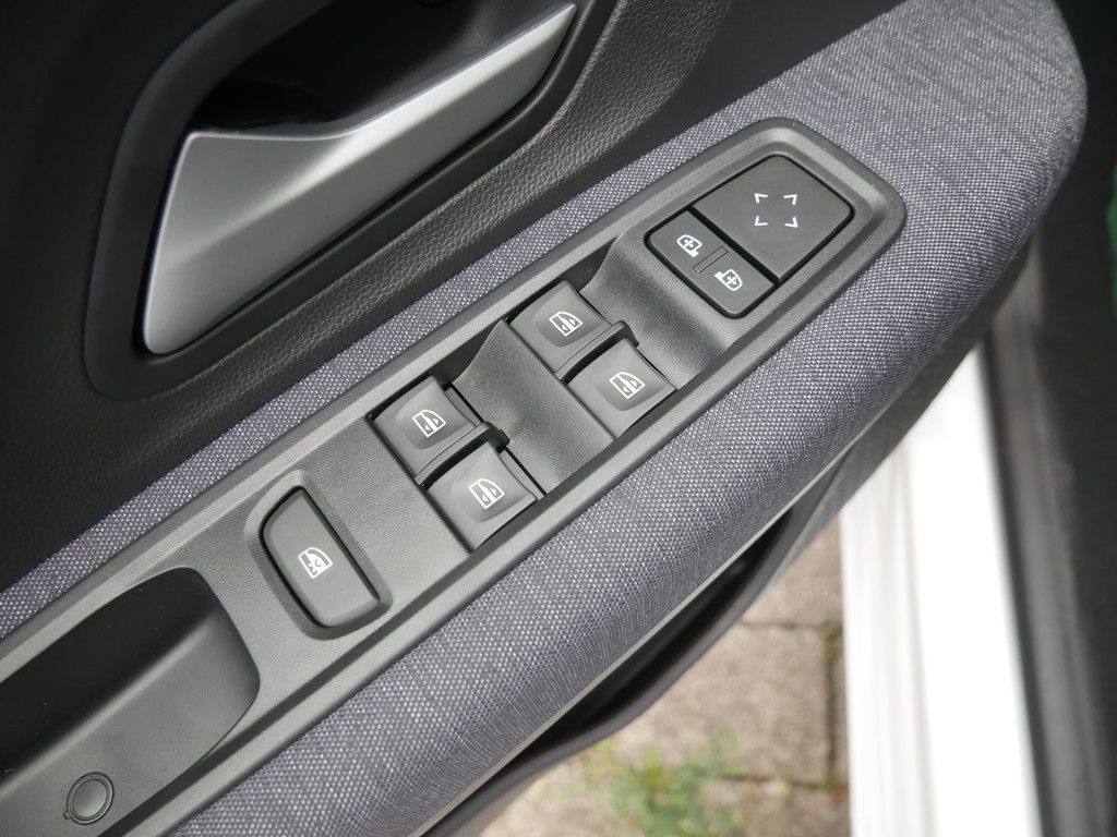 Fahrzeugabbildung Dacia Sandero Expression TCe 100