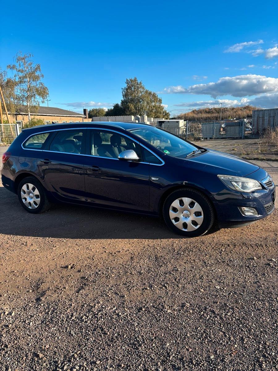 Opel Astra 2011 — photo 5