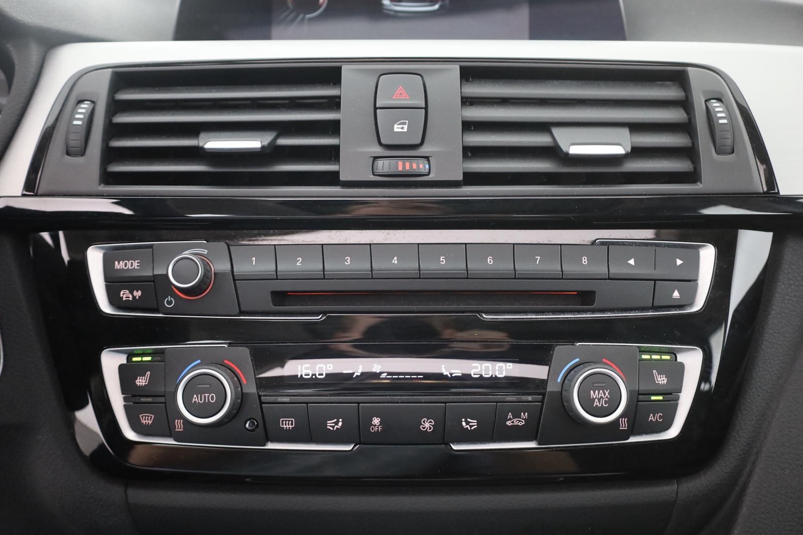 BMW 320i Touring Advantage LED Navi Schiebedach AHK