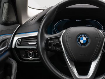 Fahrzeugabbildung BMW 530e xD Luxury Line Kamera Laser HUD H/K Komfort