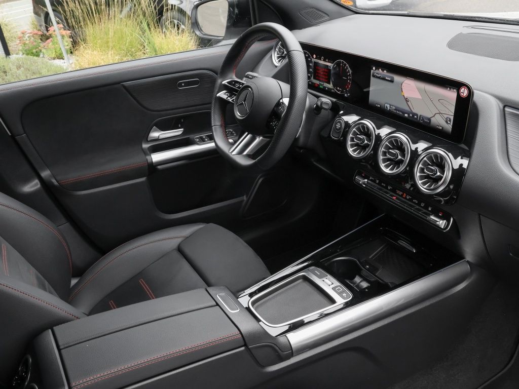 Mercedes-Benz GLA 250 e AMG-Sport AHK Distr 360 Night Ambi 19' foto 4