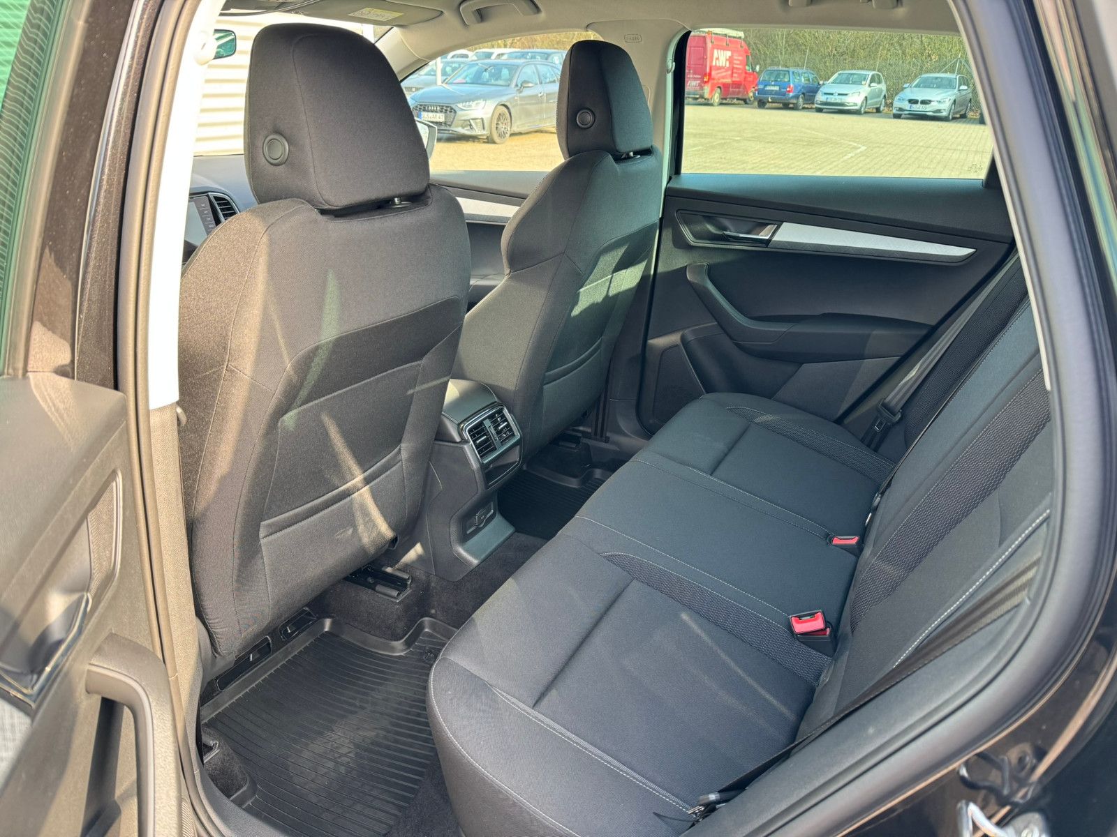 Fahrzeugabbildung SKODA Karoq Ambition 1.0 TSI Tempomat LED SHZ