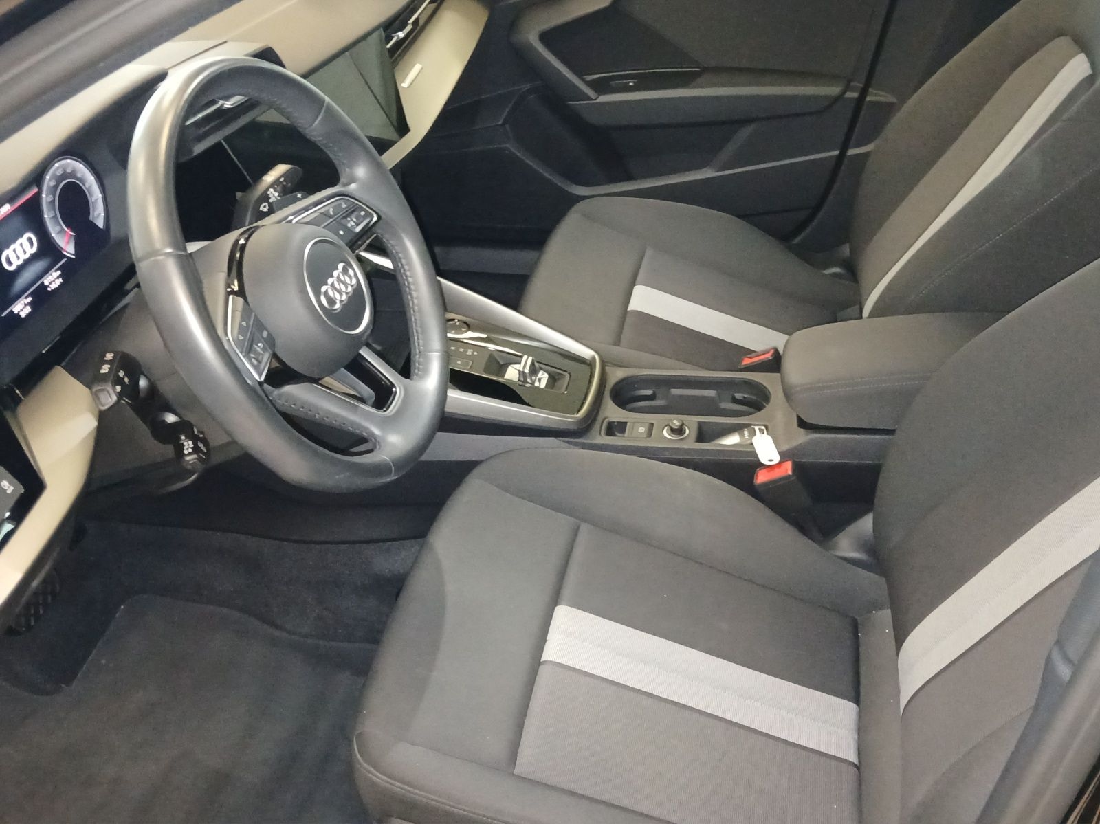 Fahrzeugabbildung Audi A3 Limousine 35 TFSI advanced S-tronic Navi AVC