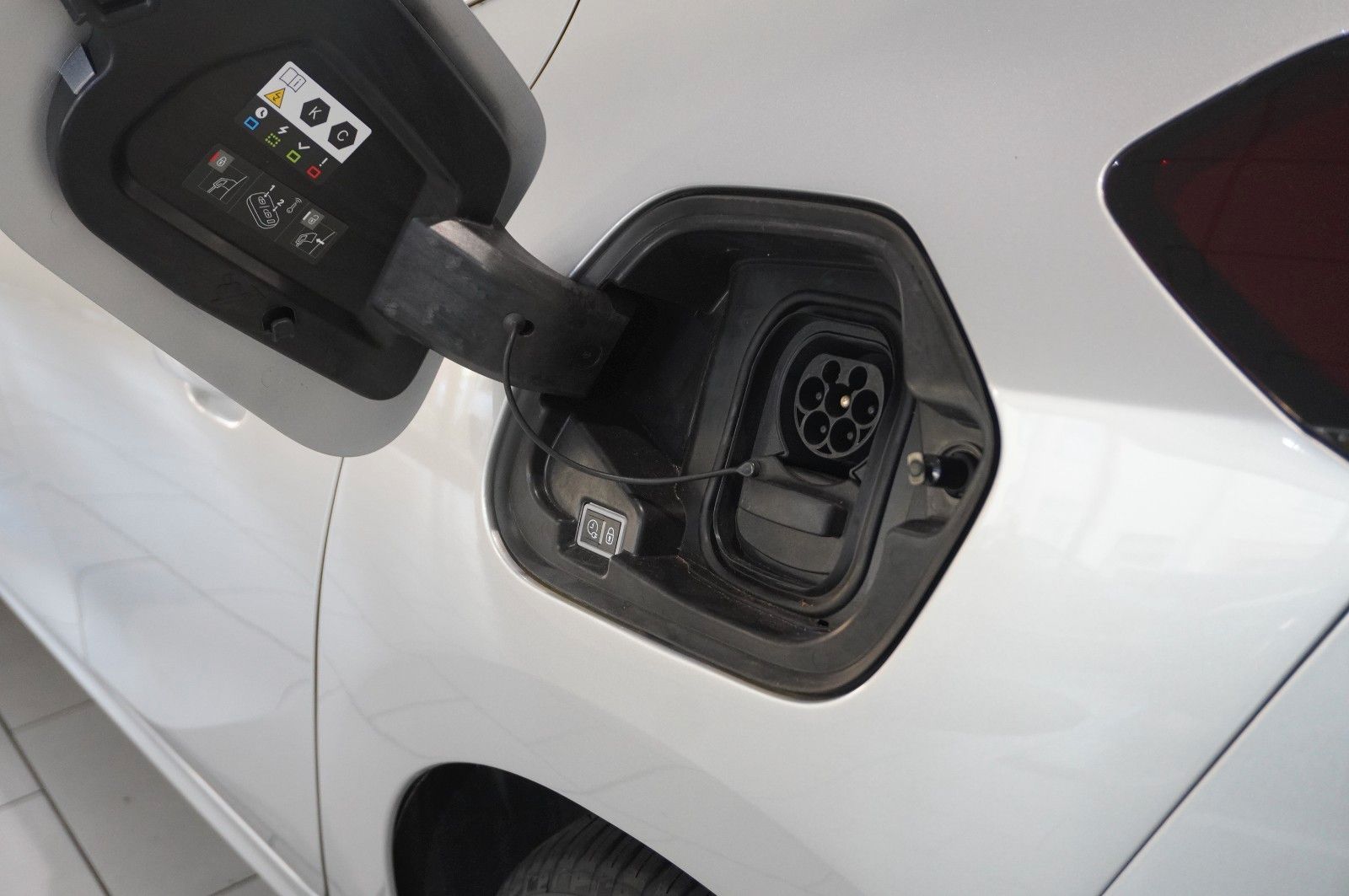 Fahrzeugabbildung Opel Corsa-e ELEGANCE 3-PHASIG NAVI/LED/KAMERA/SH/DAB