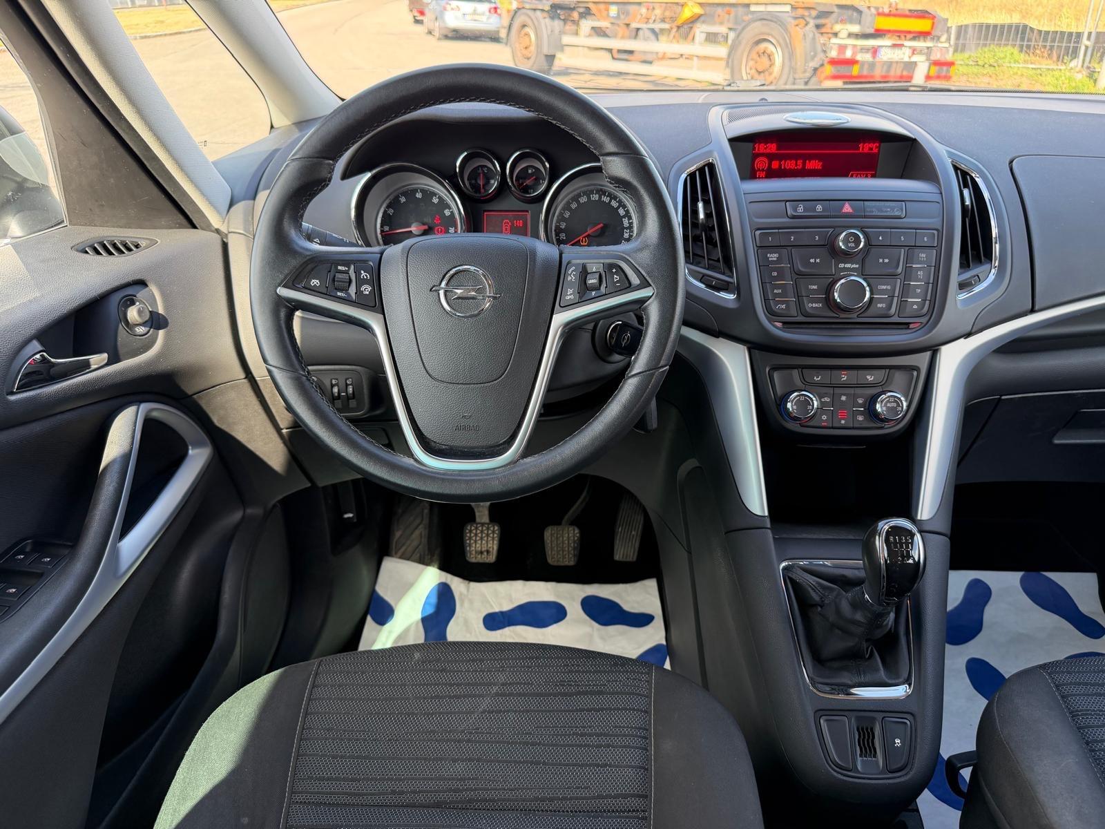 Opel Zafira 2015 — photo 15