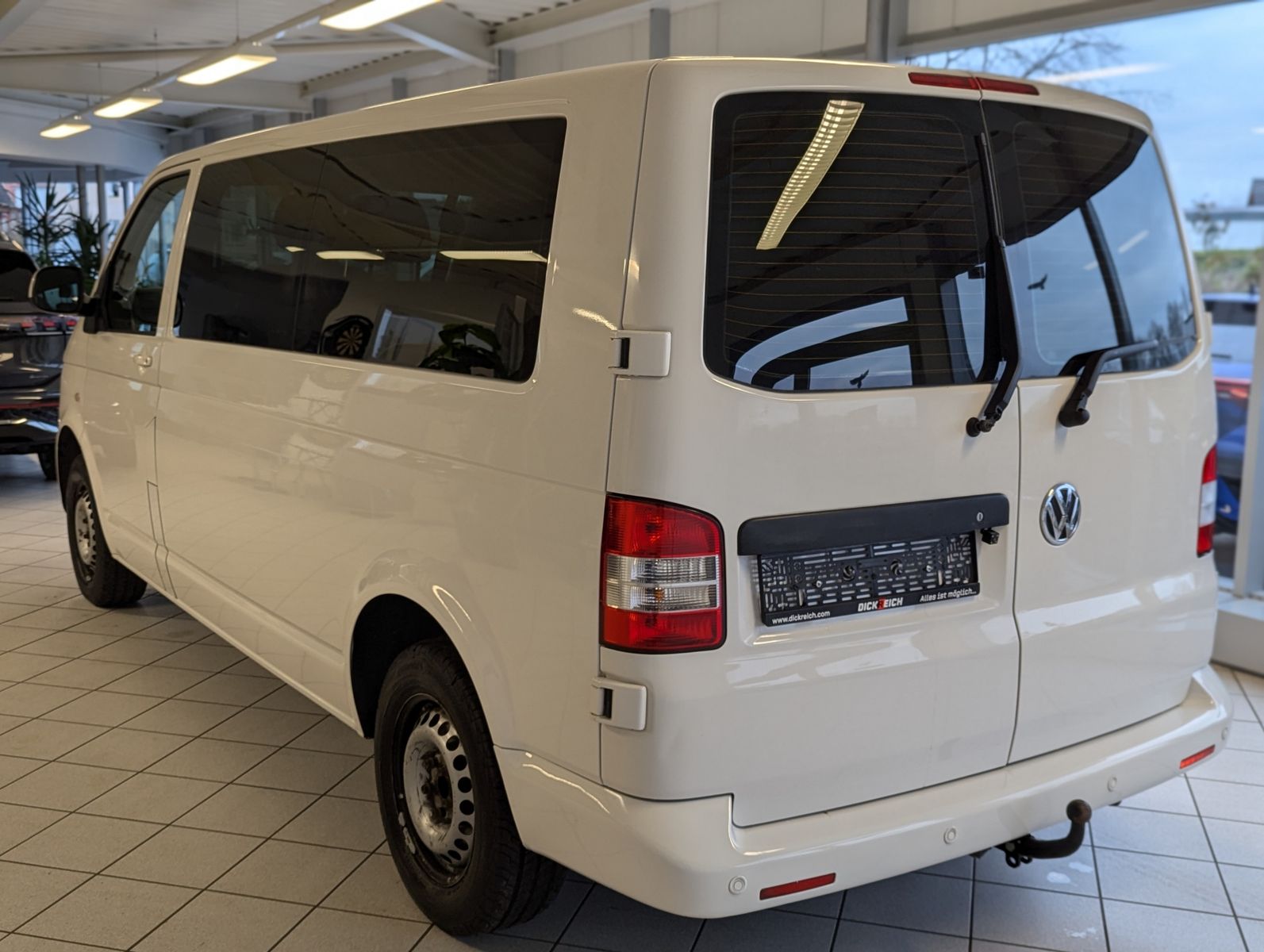Fahrzeugabbildung Volkswagen T6 Transporter TDI lang 103KW Scheckheft 9-Sitze