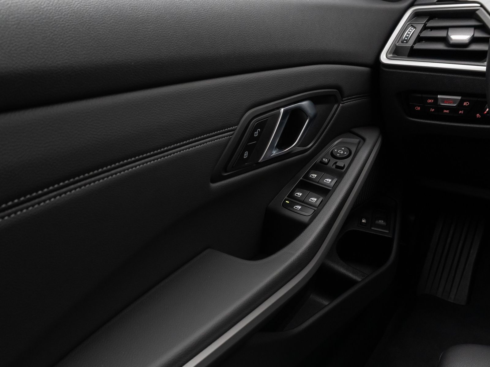 Fahrzeugabbildung BMW 320e Kamera Leder DAB Alarm DrivAssistent Sport