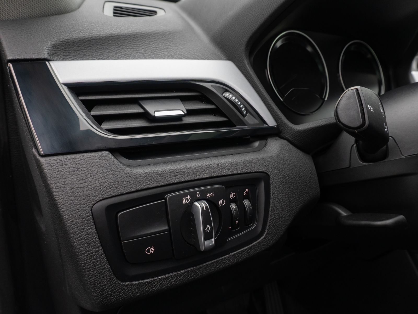 Fahrzeugabbildung BMW X1 xD18d Navi DAB Lordos GeschwindigReg Panorama