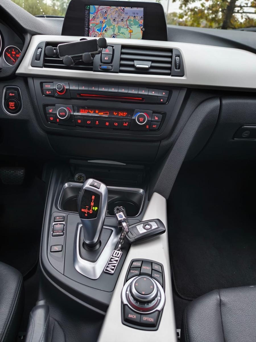 BMW 320d xDrive Touring Luxury Line Luxury Line