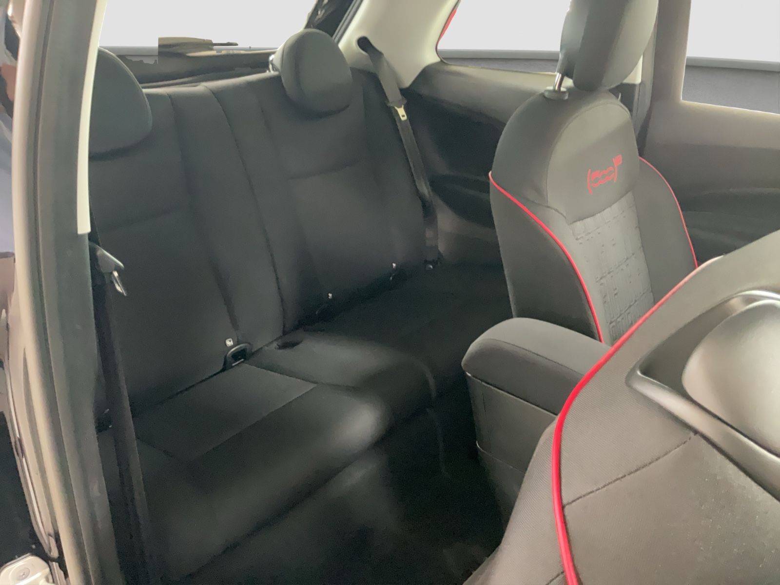Fahrzeugabbildung Fiat 500e + Komfort Paket, Style Paket