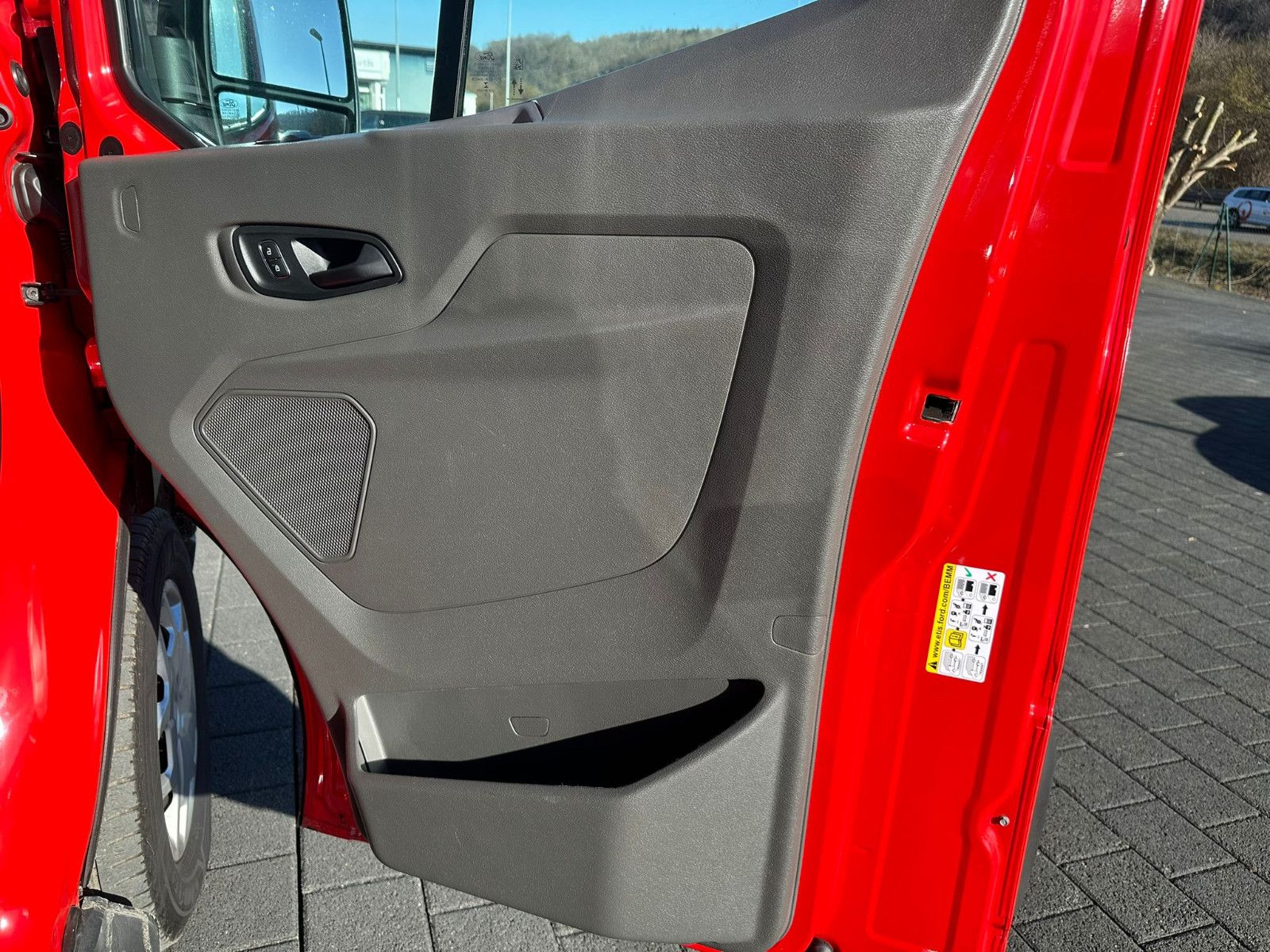 Fahrzeugabbildung Ford Transit 350 L3H2 *KLIMA*3 SITZE*KAMERA*PDC*TEMPO