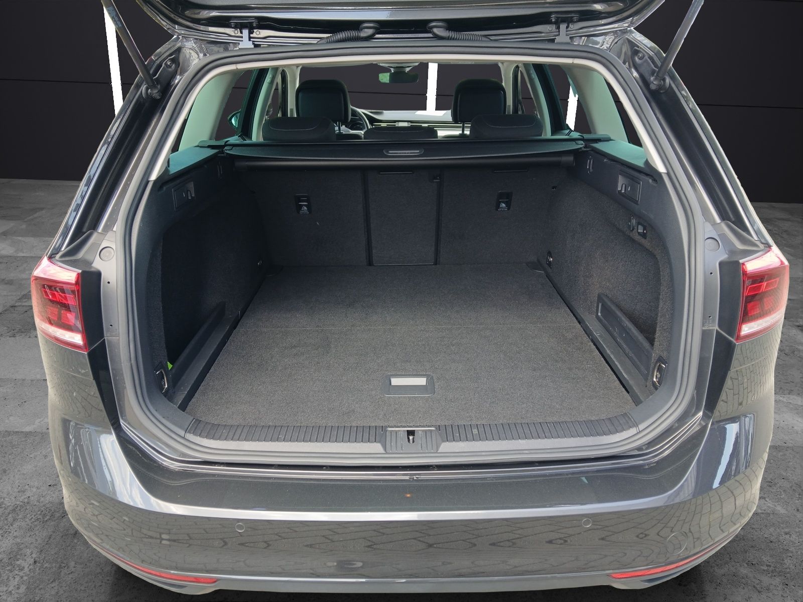 Fahrzeugabbildung Volkswagen Passat Variant TDI Business DSG LED AHK Navi ACC