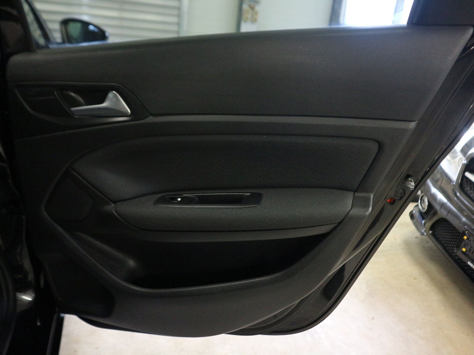 Fahrzeugabbildung Peugeot 308 SW Allure Pack ACC AHK Blis Nav Kam SHZ LED