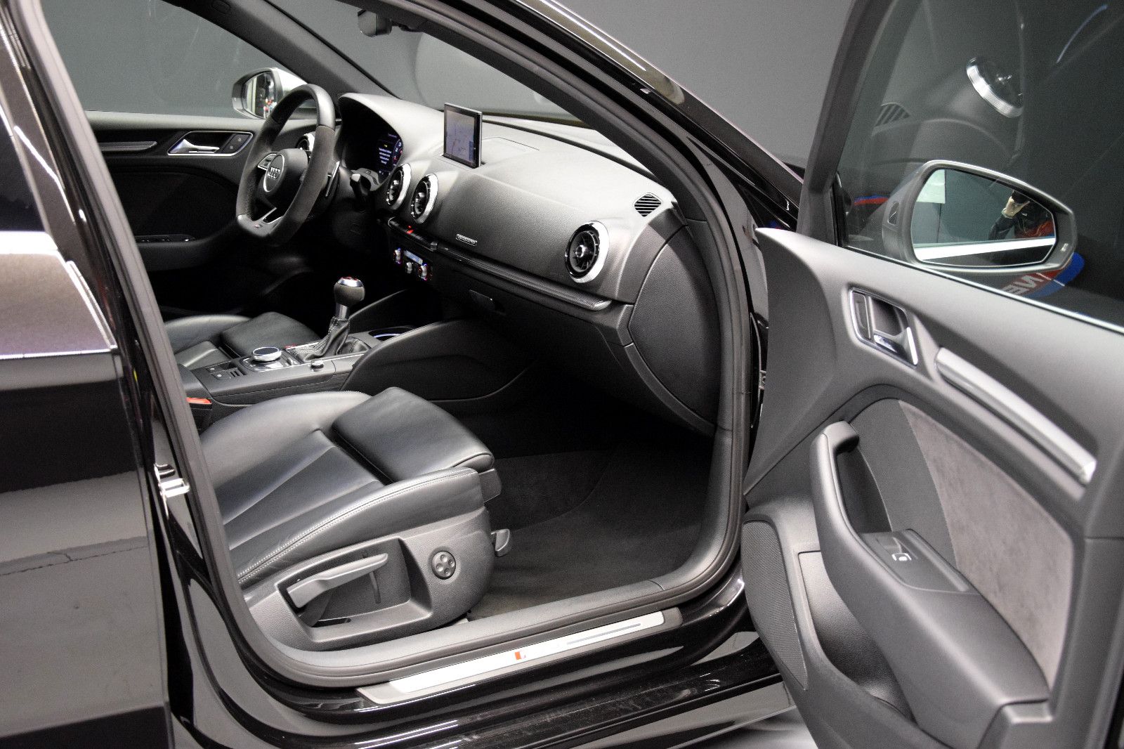 Fahrzeugabbildung Audi RS3 Lim. quattro ACC Virtual LED Kamera RS-Sitze