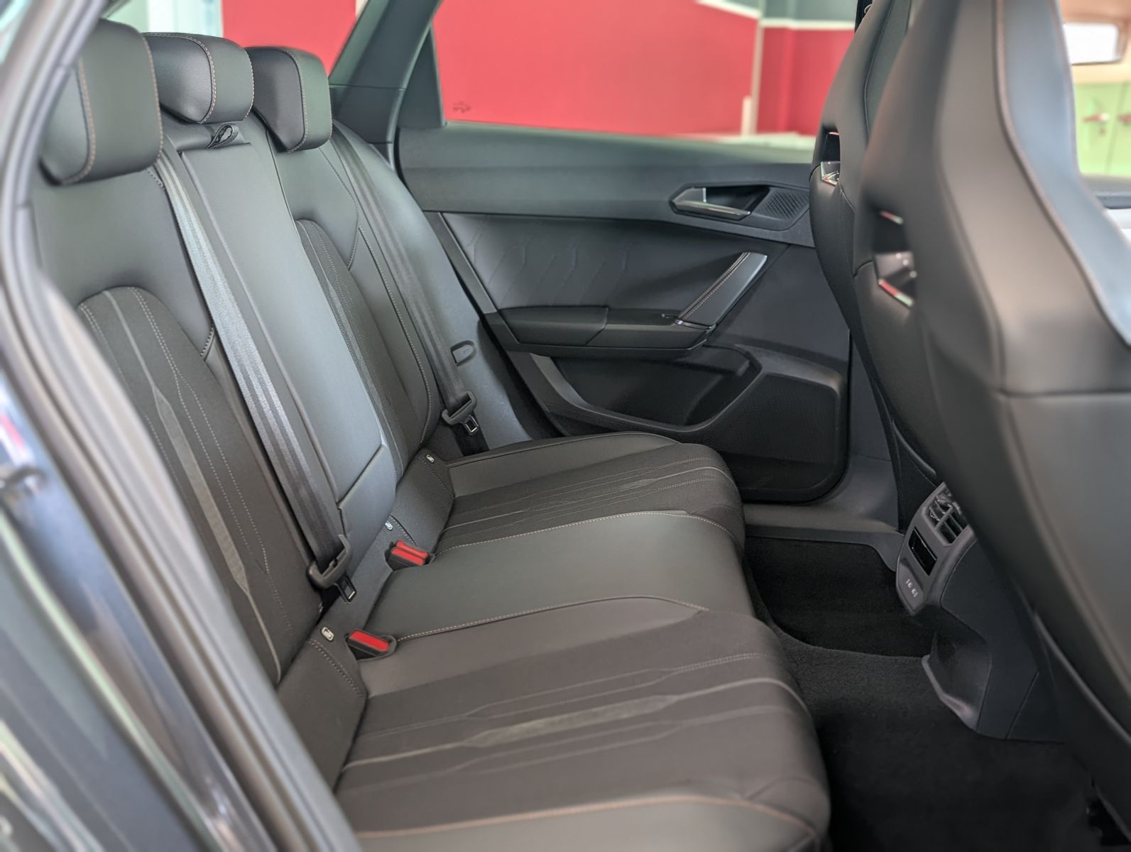 Fahrzeugabbildung CUPRA Leon VZ 4Drive ACC MATRIX-LED KAM PANO CARPLAY